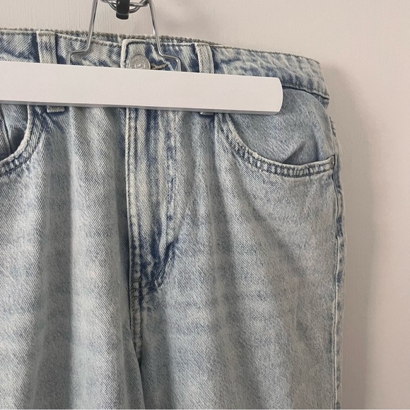High Rise Mom Jeans Light Wash Women’s Size 8 High Rise 11” - Picture 2 of 14